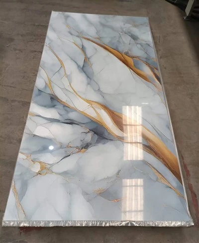 Marmorefektiga PVC paneel